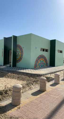 بلدية القطيف: استمرار أعمال رسم الزخارف الفنية في الأماكن العامة ضمن مبادرة أنسنة المدن