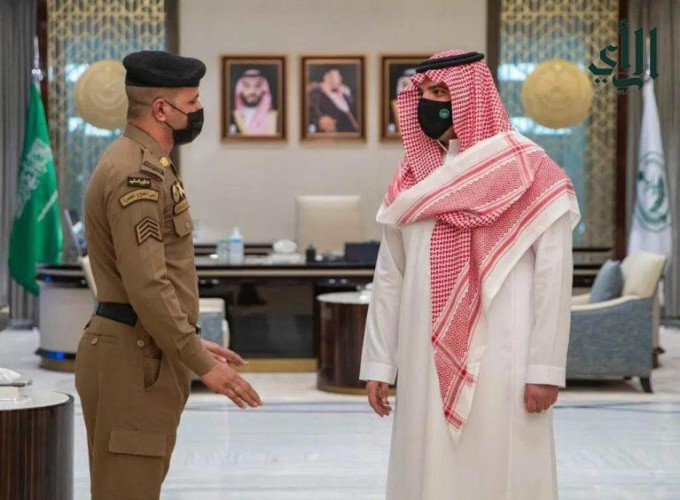 وزير الداخلية ‏يستقبل رجل الأمن الزهراني ويأمر بترقيته إلى رتبة رقيب
