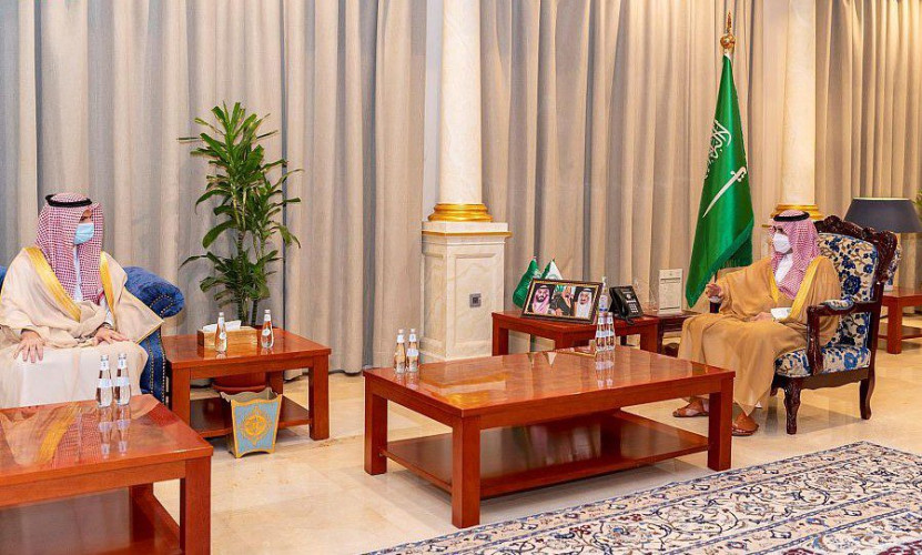 الأمير فيصل بن نواف يستقبل رئيس جامعة الجوف ووكلاءها ويهنئهم بحصول الجامعة على الاعتماد المؤسسي الكامل