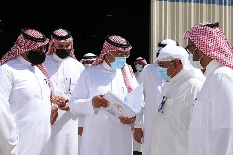 وزير الصناعة والثروة المعدنية يتفقّد عدداً من المصانع في منطقة الجوف