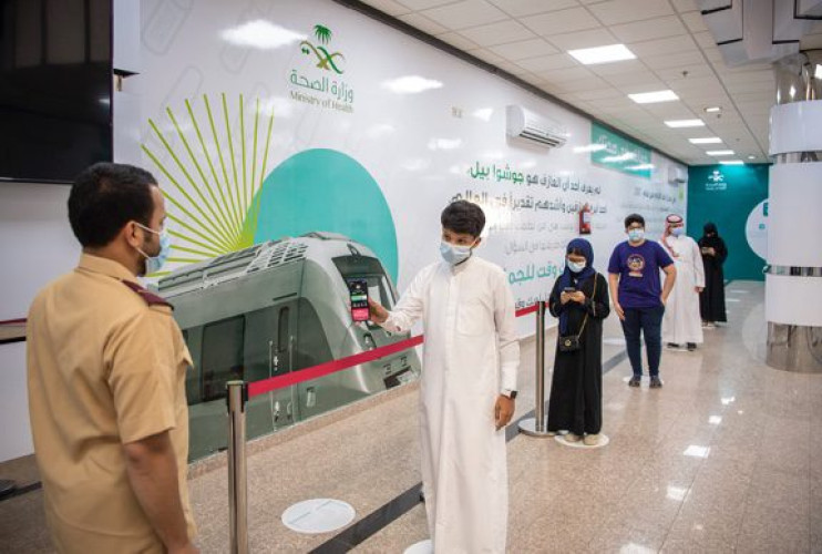 إقبال كبير من الطلاب والطالبات في الحصول على لقاح كورونا استعداداً للعودة الحضورية