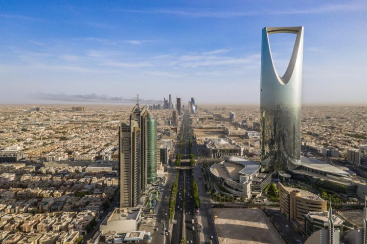 الرياض قلب المملكة النابض بالأضواء والحياة والأجواء السياحية
