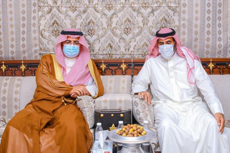 محافظ حفر الباطن يعزي أسرة شهيد الواجب الحريجي