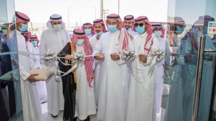 وزير الصناعة والثروة المعدنية يتفقد المدينة الصناعية في حائل ويدشن أول مصنع لإنتاج الزجاج