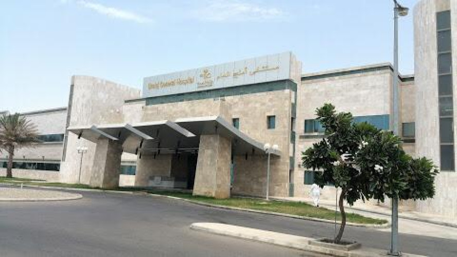 نجاح استئصال ورم ليفي من رحم مريضة في مستشفى أملج العام