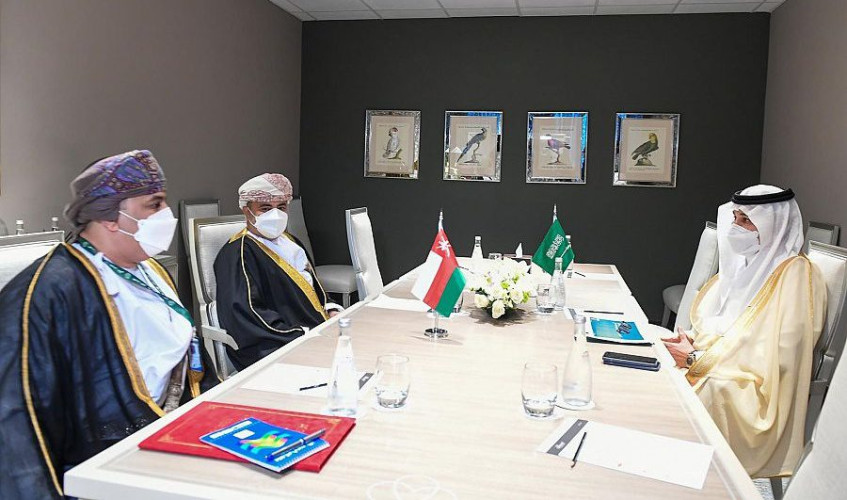 وزير النقل والخدمات اللوجستية يلتقي بوزير النقل والاتصالات وتقنيَّة المعلومات العُماني
