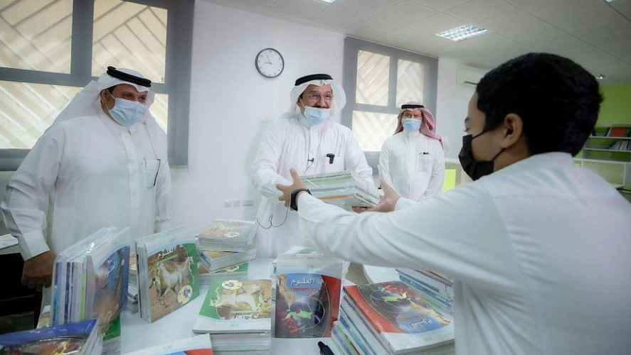 وزير التعليم يطلع على مستوى الجاهزية في عدد من المدارس قبل بداية العام الدراسي