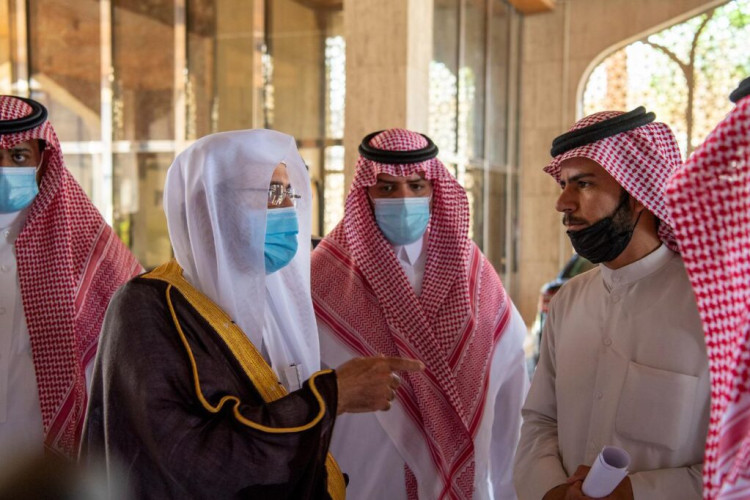 وزير الشؤون الإسلامية يتفقد فرع الوزارة بمنطقة الرياض