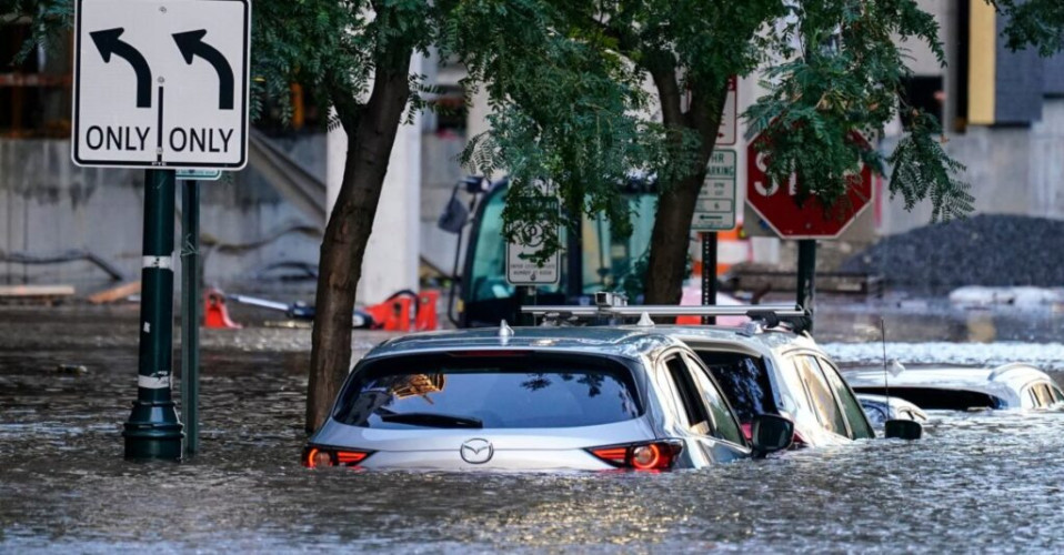 إعصار آيدا تسبب زوابع وفيضانات وحالات طوارئ في نيويورك