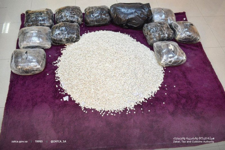“الزكاة والضريبة والجمارك” تُحبط 4 محاولات لتهريب أكثر من 1.1 مليون حبة كبتاجون