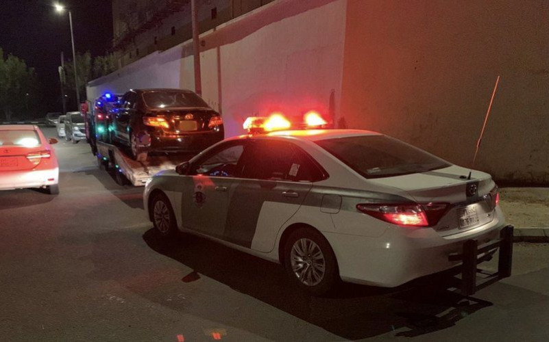 “مرور العاصمة المقدسة” يضبط قائد مركبة نشر مقاطع فيديو أثناء التفحيط ويسير بلا لوحات