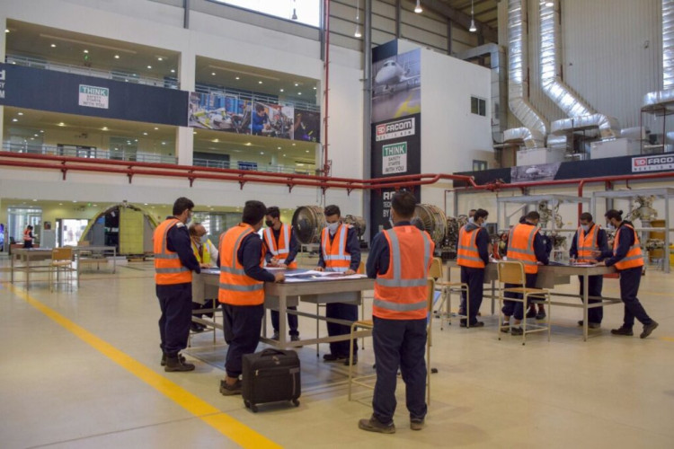 “كلية علوم الطيران بالرياض” تحصد جائزتين عالميتين في قطاع الدفاع والطيران لعام 2021