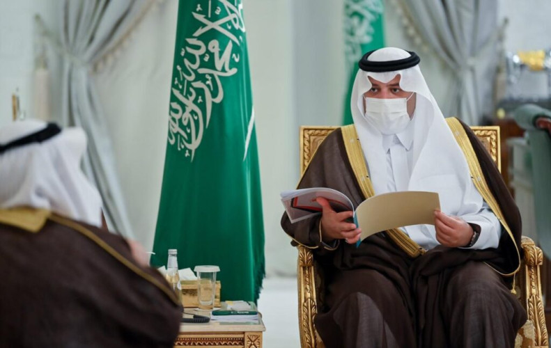 أمير منطقة الحدود الشمالية يتسلم التقرير السنوي عن أعمال الشركة السعودية للكهرباء بالمنطقة