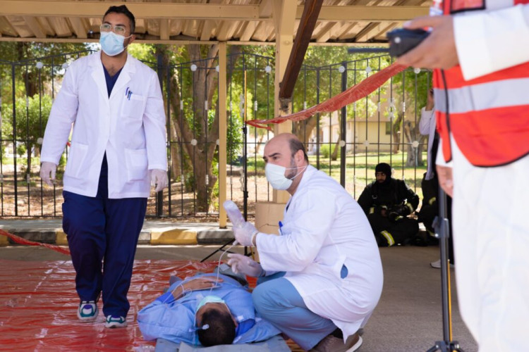 مستشفى الملك خالد بحفر الباطن ينفذ فرضية حريق وهمي بالتعاون مع الدفاع المدني