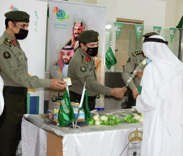 جوازات القصيم تهنئ القيادة والشعب بمناسبة اليوم الوطني وتحتفي بهذه المناسبة