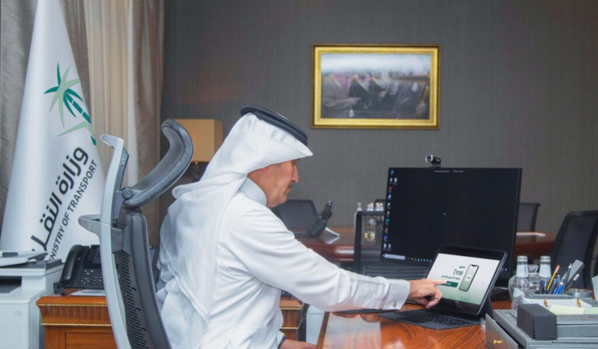وزير النقل والخدمات اللوجستية المهندس صالح بن ناصر الجاسر يدشن تطبيق مركز الاتصال الموحد 938
