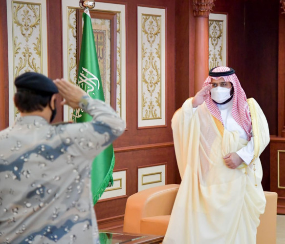 أمير جازان بالنيابة يطلع على الخدمات الإلكترونية والتقنية المقدمة لمستفيدي حرس الحدود بالمنطقة