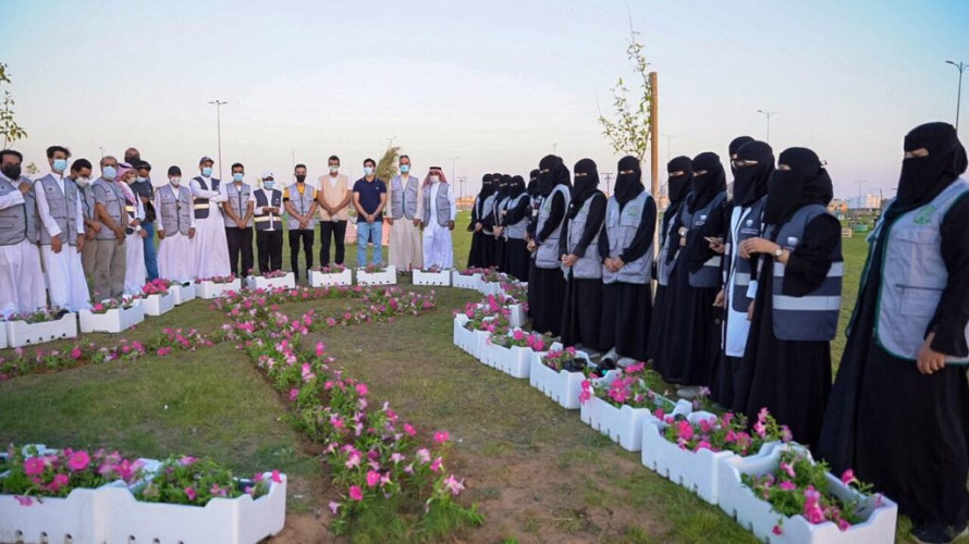 متطوعي صحة وأمانة الجوف يشكلون شعار أكتوبر بغرس 1000 زهرة