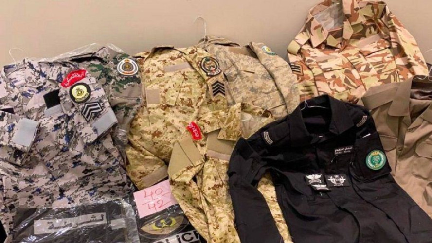 ضبط 200 ألف قطعة من الأنواط والرتب والشعارات العسكرية المخالفة بالرياض