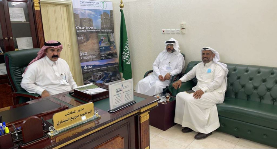 مدير بيئة عسير يزور محافظ رجال المع ودورة تأهيل النحالين والنحالات ويتفقد مكتب الوزارة