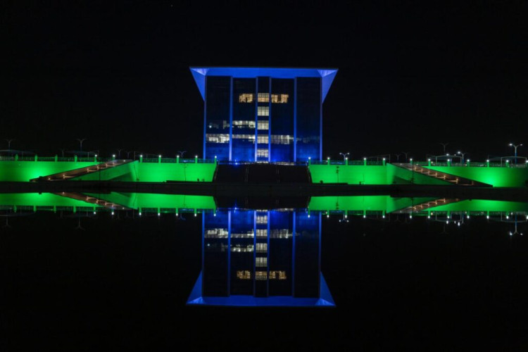 باللون الأزرق.. أمانة الجوف وبلدياتها تشارك في اليوم العالمي للطفل