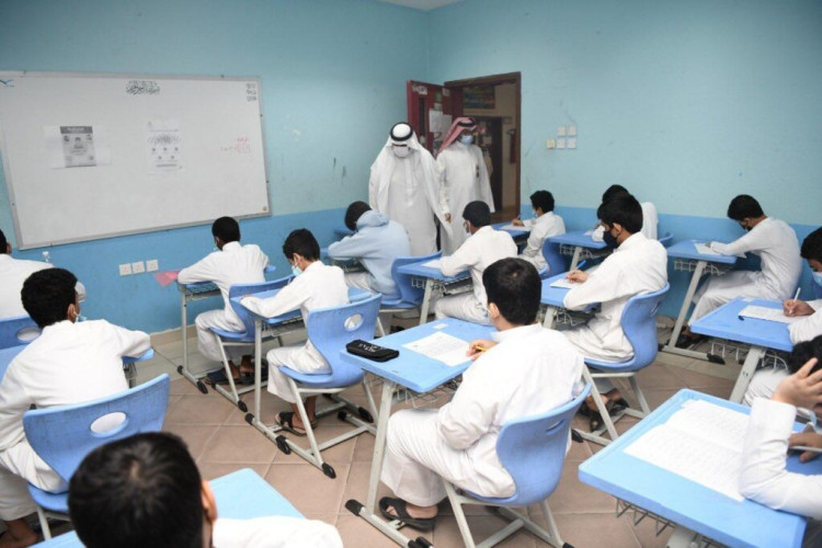 أكثر من 385 ألف طالب وطالبة بمكة ينهون اختبارات الفصل الدراسي الأول منهم 180 ألف طالب وطالبة حضوريًّا