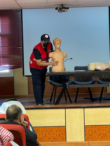 تأهيل موظفي “بيئة عسير” بدورتي اسعافات أولية وتطوير العمل الالكتروني