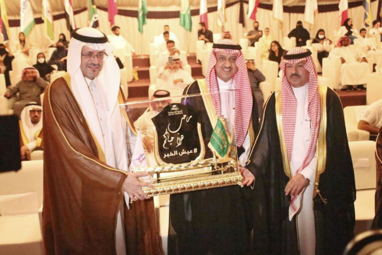 نيابة عن أمير المنطقة الشرقية الثنيان يدشن فعاليات مهرجان “نصف ماراثون الخبر الدولي”