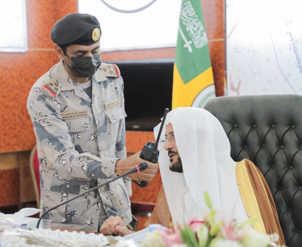 شاهد “آل الشيخ” في “قيادة حرس جازان”: أنتم السد المنيع ترفعون الرأس.. أنا بخدمتكم