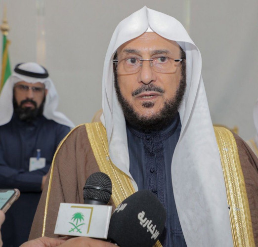 “آل الشيخ”: الملك سلمان حامل لواء الاعتدال والوسطية بالعالم.. وما يقوم به محل اعتزاز كل مواطن