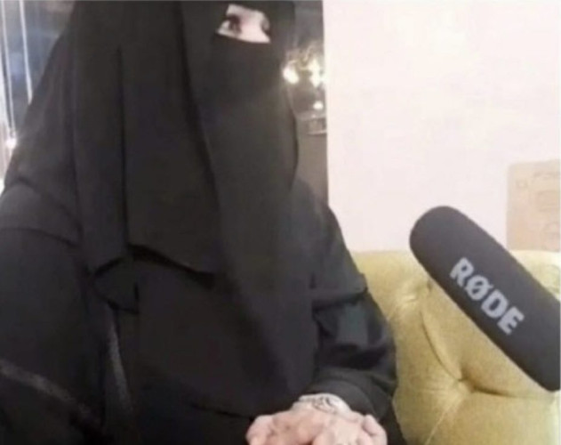 قصة قصيرة . أثار أقدام