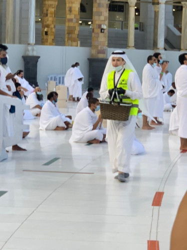 120 متطوعاً بـتعليم مكّة يشاركون في اليوم العالمي للتطوع في الحرم المكي