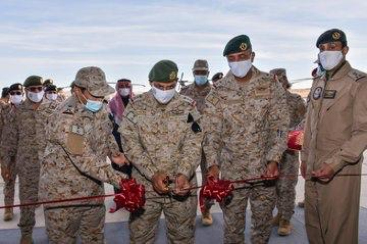 ‏قائد القوات البرية الملكية السعودية يدشن طائرات الصقر الأسود(M)التابعة لطيران القوات البرية