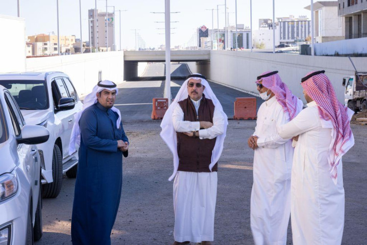 أمين عسير يقف على مشروع النفق الرابط بين الحزام الدائري و طريق الطائف بأبها