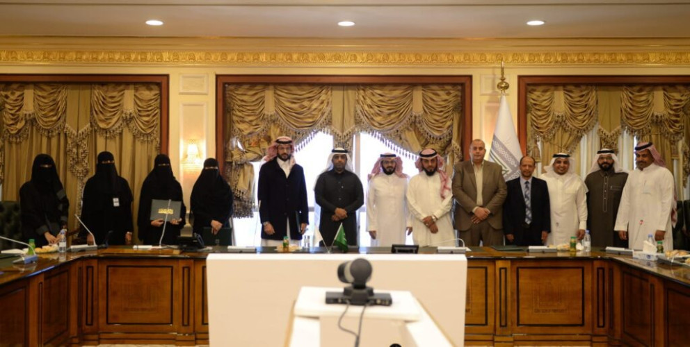 وكيل جامعة الملك خالد للدراسات العليا يكرّم منفذي ورش إعداد المبتعثين لدراسة الدكتوراه