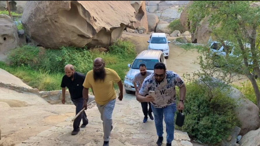 فيديو‬ ?   زيارة الشيخ ‫عادل الكلباني‬ لمحافظتي ‫المخواة‬ والعرضيات‬ بدعوة كريمة من الدكتور خضر بن سند