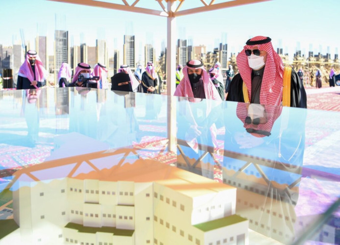 أمير الحدود الشمالية يضع حجر الأساس لمشروع كلية الشمال للتمريض