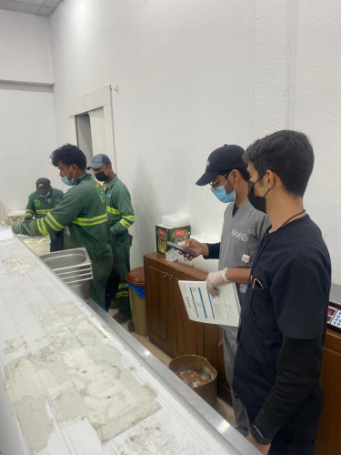 أمانة عسير تضبط 186 كجم من المواد الغذائية الفاسدة في أبها