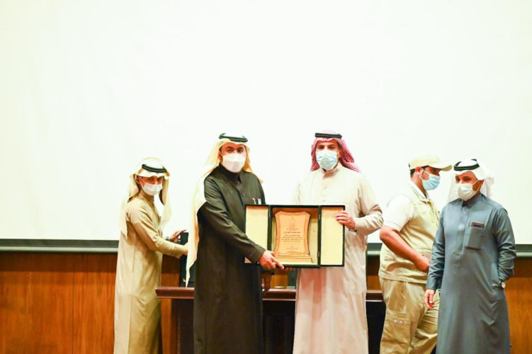 برعاية مدير عام الشؤون الصحية بمنطقة عسير القطاع الصحي بخميس مشيط يقيم حفل تكريم للموظفين المتقاعدين