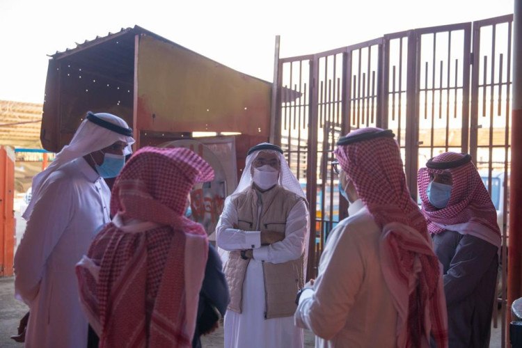 أمين منطقة عسير يحيل عدد من المراقبين الخاصين بالشركة المسئولة عن اعمال الرقابه للتحقيق ورئيس البلدية الفرعية المشرفة علي الموقع