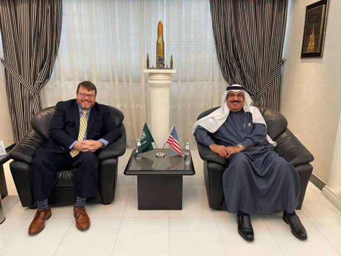 “القنصل الأمريكي” العام في زيارة خاصة لرجل الأعمال محمد العرجي