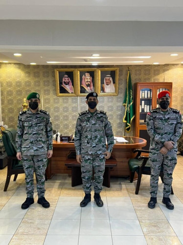 مدير سجون محافظة ينبع يقلّد الغانمي والبدراني رتبهم الجديدة