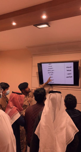 طلاب ثانوية الأمير عبدالمحسن بن عبدالعزيز بالمدينة المنورة يحضرون افتتاح مبادره التوعية بأضرار المخدرات والسموم