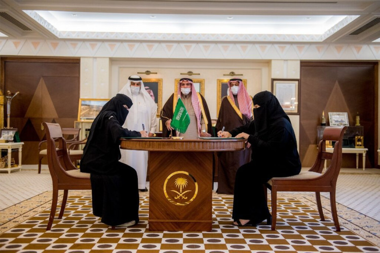 أمير القصيم يشهد توقيع اتفاقية بين “سند” لحاضنات ومسرعات الأعمال ويدشن العيادات الطبية المتنقلة