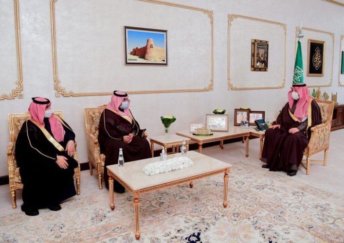 أمير الحدود الشمالية يستقبل مديري المباحث العامة بالمنطقة السابق والمعين