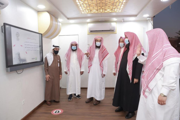 دوريات الأمر بالمعروف بالرياض تتزين بهوية يوم التأسيس و”الشبانات” يزور المعرض الرقمي المتنقل