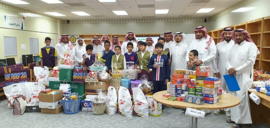 مدرسة الأمير محمد بن فهد بالهفوف تنظم مشروع السلة الغذائية ” ٣” للأسر المحتاجة