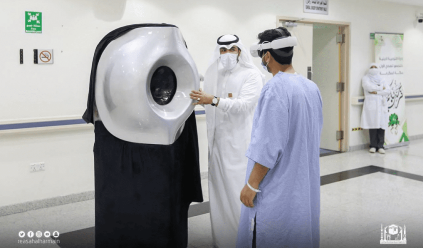 لمن يتعذّر عليهم.. “الحجر الأسود الافتراضي” في مستشفى المؤسس بمكة