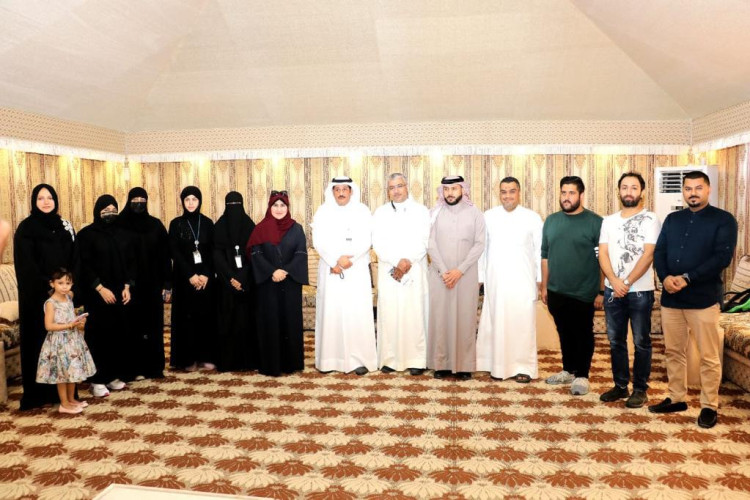 مدير مركز الخدمة الاجتماعية يستقبل ادرة فريق في الخدمة التطوعي ويشيد بانجازاتهم