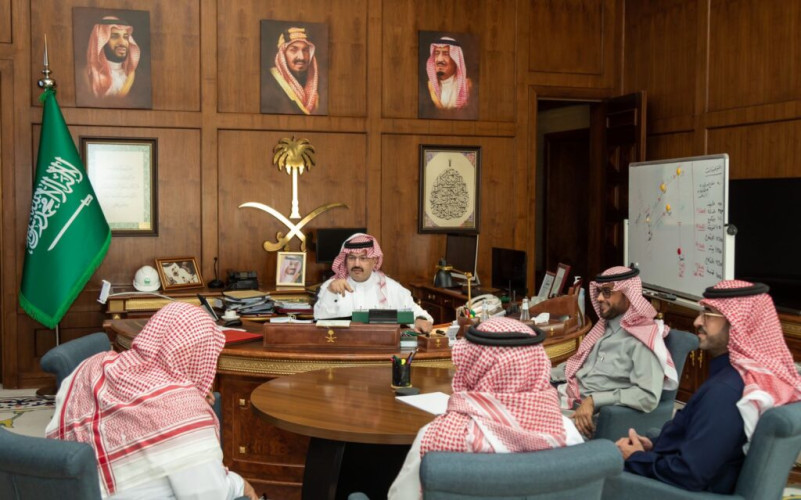 ‏الأمير ⁧‫تركي بن طلال‬⁩ ينقل شكر خادم الحرمين الشريفين لأسرة زامل آل راجح الشهراني(رحمه الله)، عقب تنازلهم عن قاتل ابنهم